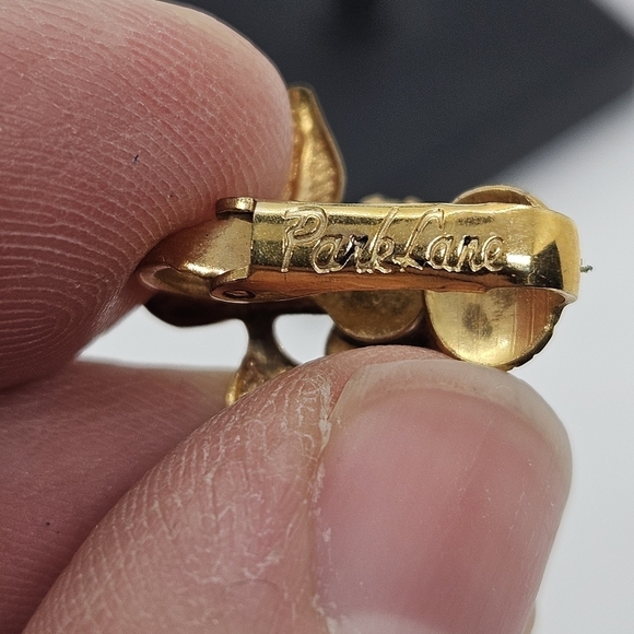 Park Lane gold tone flower rhinestone clip on earrings - Picture 3 of 4